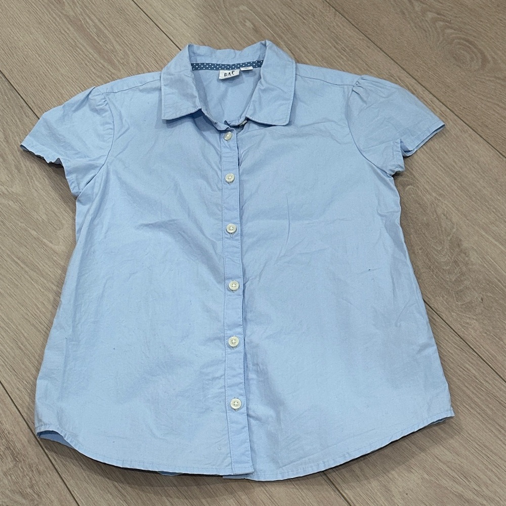 GAP Kids Light Blue Short Sleeve Button-Up Shirt size M
